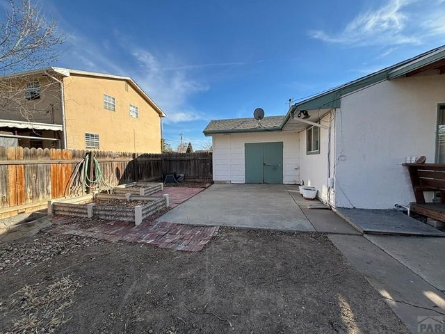 21 Glenmore Rd, Pueblo, CO 81001