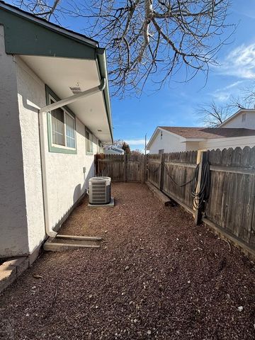 21 Glenmore Rd, Pueblo, CO 81001