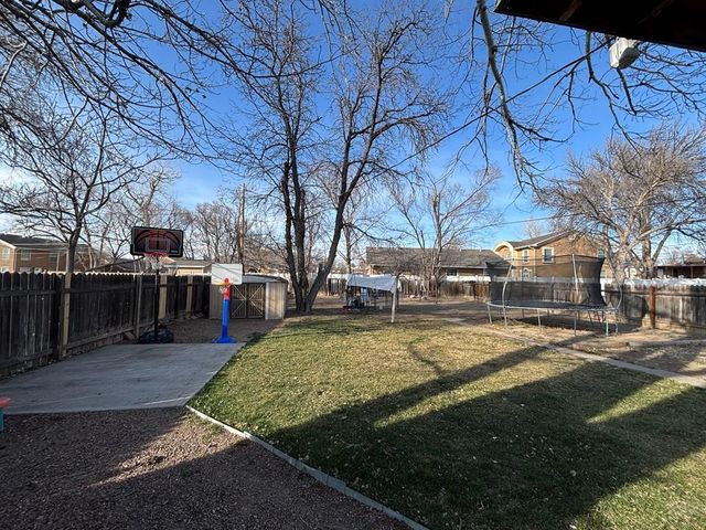 21 Glenmore Rd, Pueblo, CO 81001