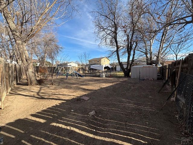 21 Glenmore Rd, Pueblo, CO 81001