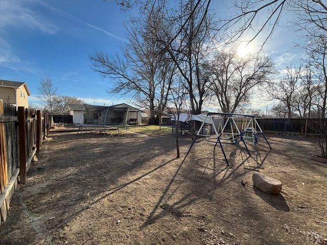 21 Glenmore Rd, Pueblo, CO 81001