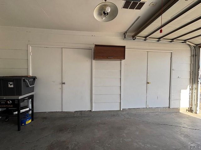 21 Glenmore Rd, Pueblo, CO 81001