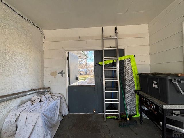 21 Glenmore Rd, Pueblo, CO 81001