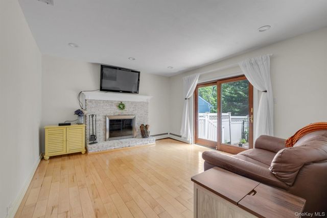 17 Broadview Avenue, Kings Park, NY 11754