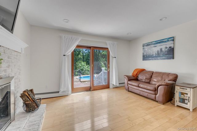 17 Broadview Avenue, Kings Park, NY 11754