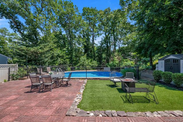 17 Broadview Avenue, Kings Park, NY 11754