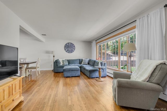 17 Broadview Avenue, Kings Park, NY 11754