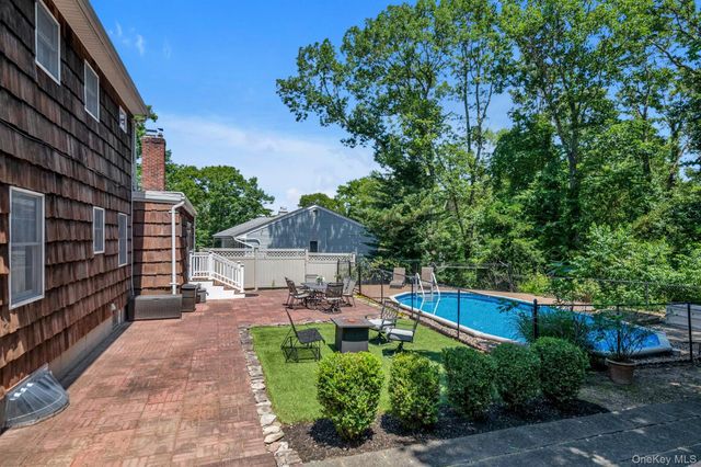 17 Broadview Avenue, Kings Park, NY 11754