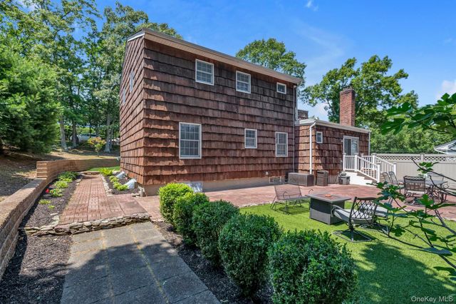 17 Broadview Avenue, Kings Park, NY 11754