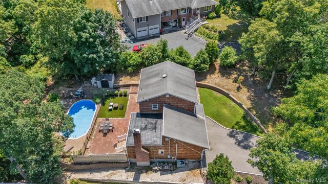 17 Broadview Avenue, Kings Park, NY 11754