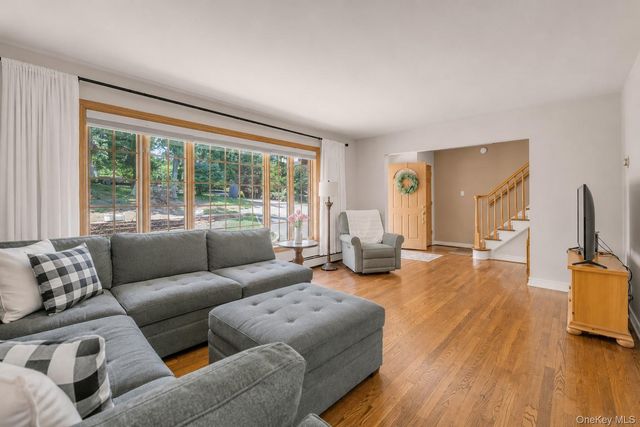 17 Broadview Avenue, Kings Park, NY 11754