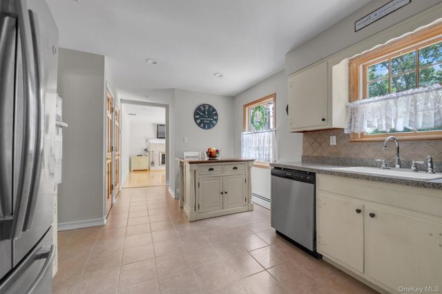 17 Broadview Avenue, Kings Park, NY 11754