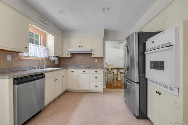 17 Broadview Avenue, Kings Park, NY 11754