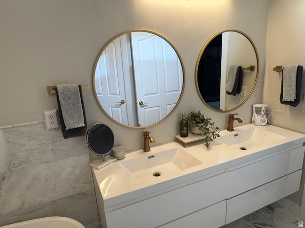 Image 11 of property listing at 14146 S SPYGLASS HILL DR, Draper, UT 84020