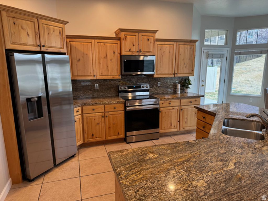 Image 3 of property listing at 14146 S SPYGLASS HILL DR, Draper, UT 84020