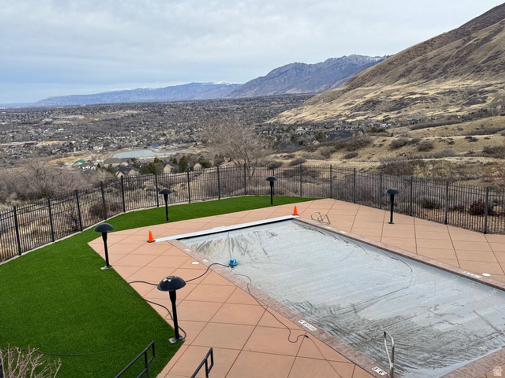 Image 24 of property listing at 14146 S SPYGLASS HILL DR, Draper, UT 84020