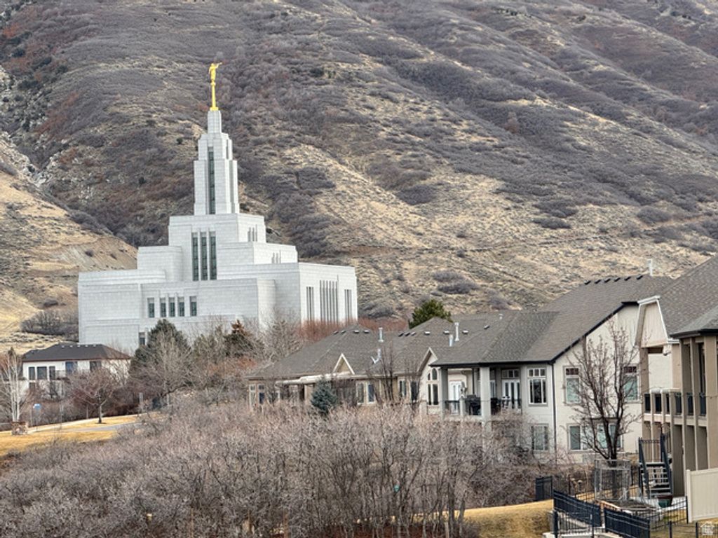 Image 25 of property listing at 14146 S SPYGLASS HILL DR, Draper, UT 84020