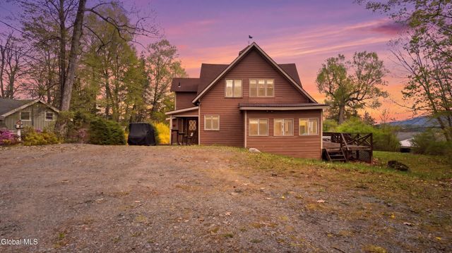 17 Dark Bay Lane, Queensbury, NY 12845