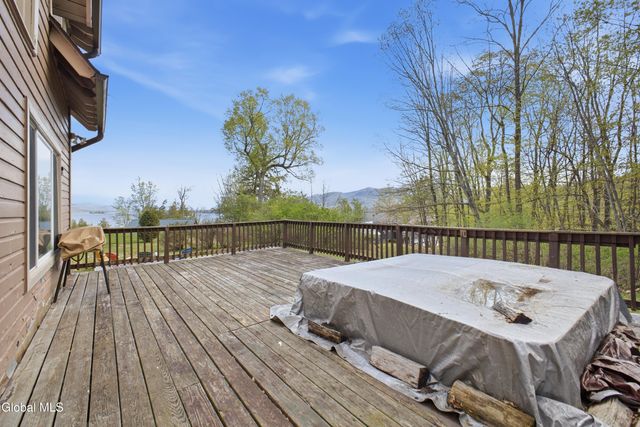 17 Dark Bay Lane, Queensbury, NY 12845