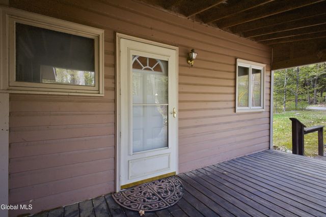 17 Dark Bay Lane, Queensbury, NY 12845