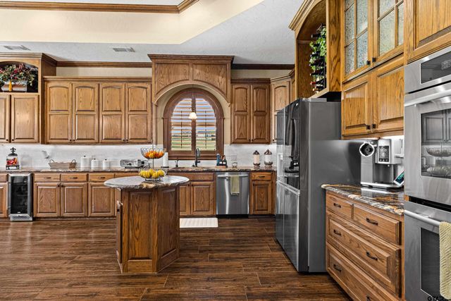440 Susan Rd, Gladewater, TX 75647