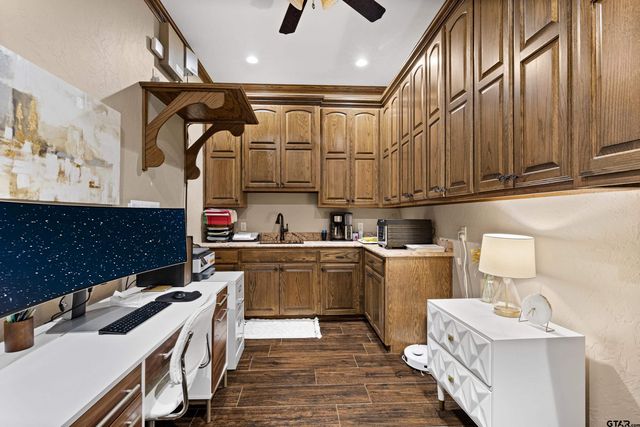 440 Susan Rd, Gladewater, TX 75647