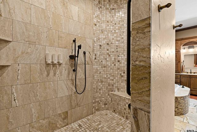 440 Susan Rd, Gladewater, TX 75647