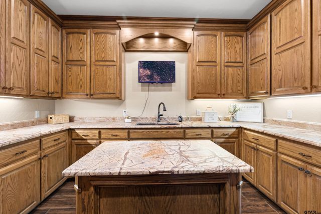 440 Susan Rd, Gladewater, TX 75647