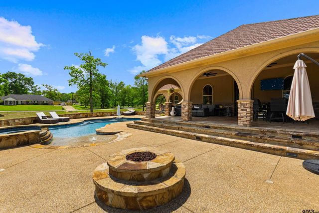 440 Susan Rd, Gladewater, TX 75647