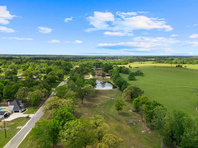 440 Susan Rd, Gladewater, TX 75647