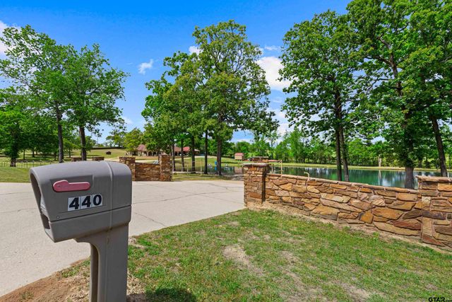 440 Susan Rd, Gladewater, TX 75647