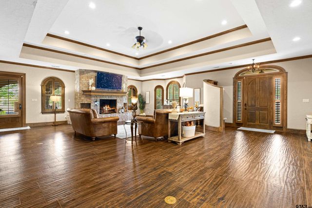 440 Susan Rd, Gladewater, TX 75647