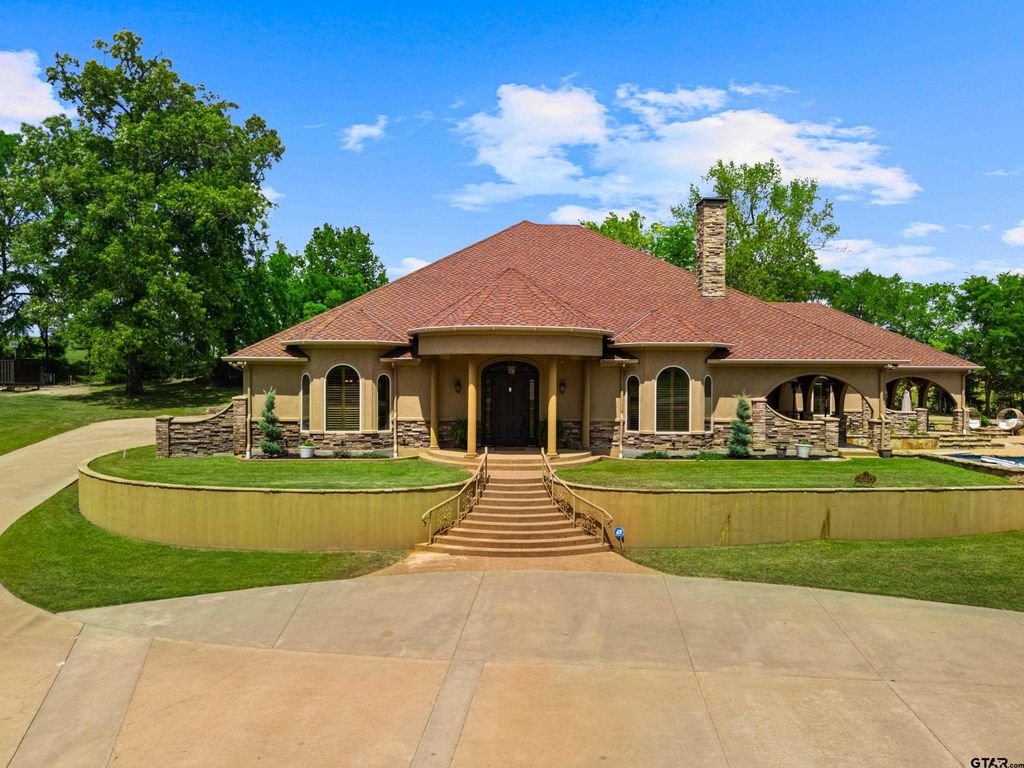 440 Susan Rd, Gladewater, TX 75647