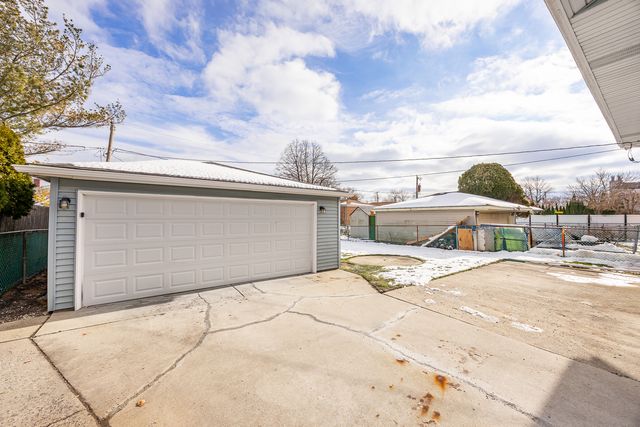 13601 Loomis Lane, Crestwood, IL 60418