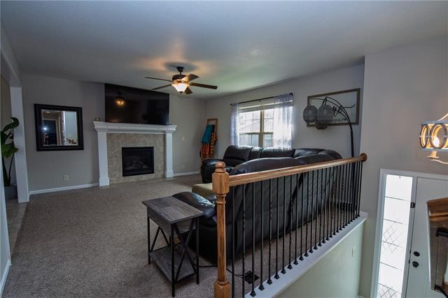 212 NE Greystone Way, Grain Valley, MO 64029