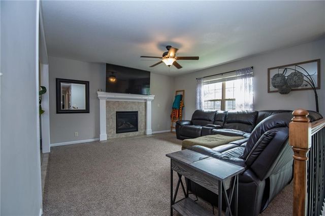 212 NE Greystone Way, Grain Valley, MO 64029