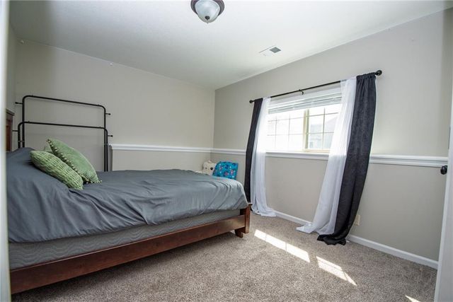 212 NE Greystone Way, Grain Valley, MO 64029