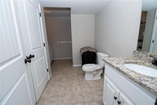 212 NE Greystone Way, Grain Valley, MO 64029