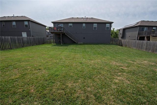 212 NE Greystone Way, Grain Valley, MO 64029