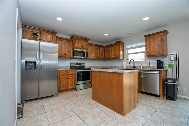 212 NE Greystone Way, Grain Valley, MO 64029