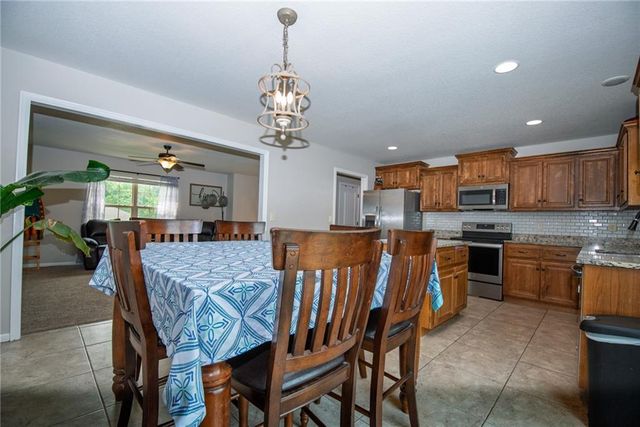 212 NE Greystone Way, Grain Valley, MO 64029