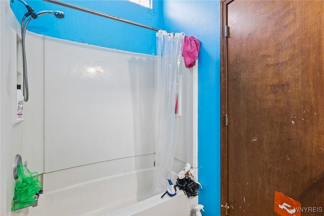 4400 Manor Lane, Hamburg, NY 14075