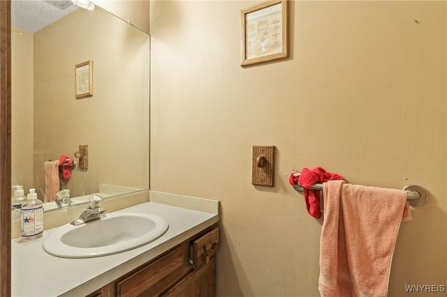 4400 Manor Lane, Hamburg, NY 14075