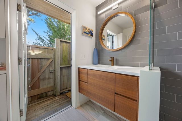 9 Thistlemore, Provincetown, MA 02657