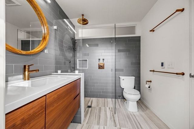 9 Thistlemore, Provincetown, MA 02657