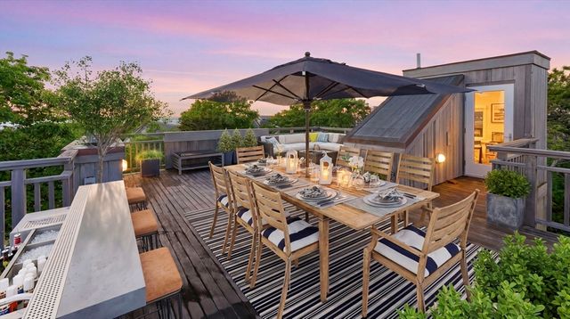 9 Thistlemore, Provincetown, MA 02657