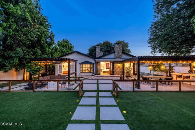22661 Calvert Street, Woodland Hills, CA 91367