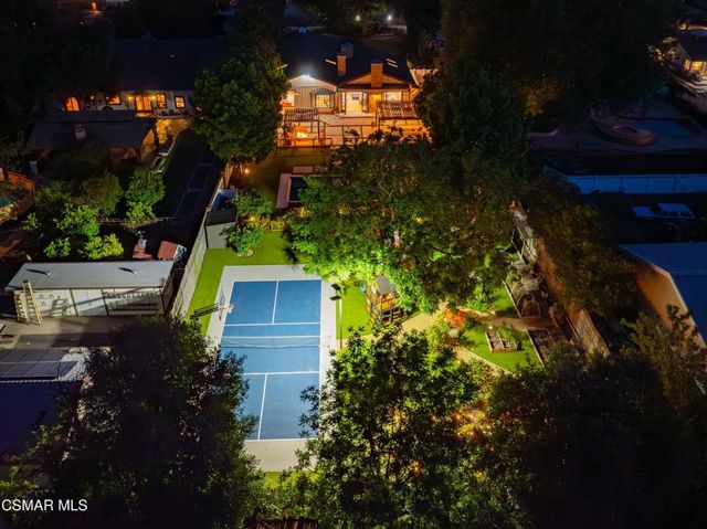 22661 Calvert Street, Woodland Hills, CA 91367