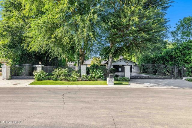 22661 Calvert Street, Woodland Hills, CA 91367