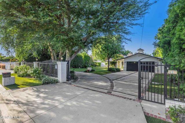 22661 Calvert Street, Woodland Hills, CA 91367